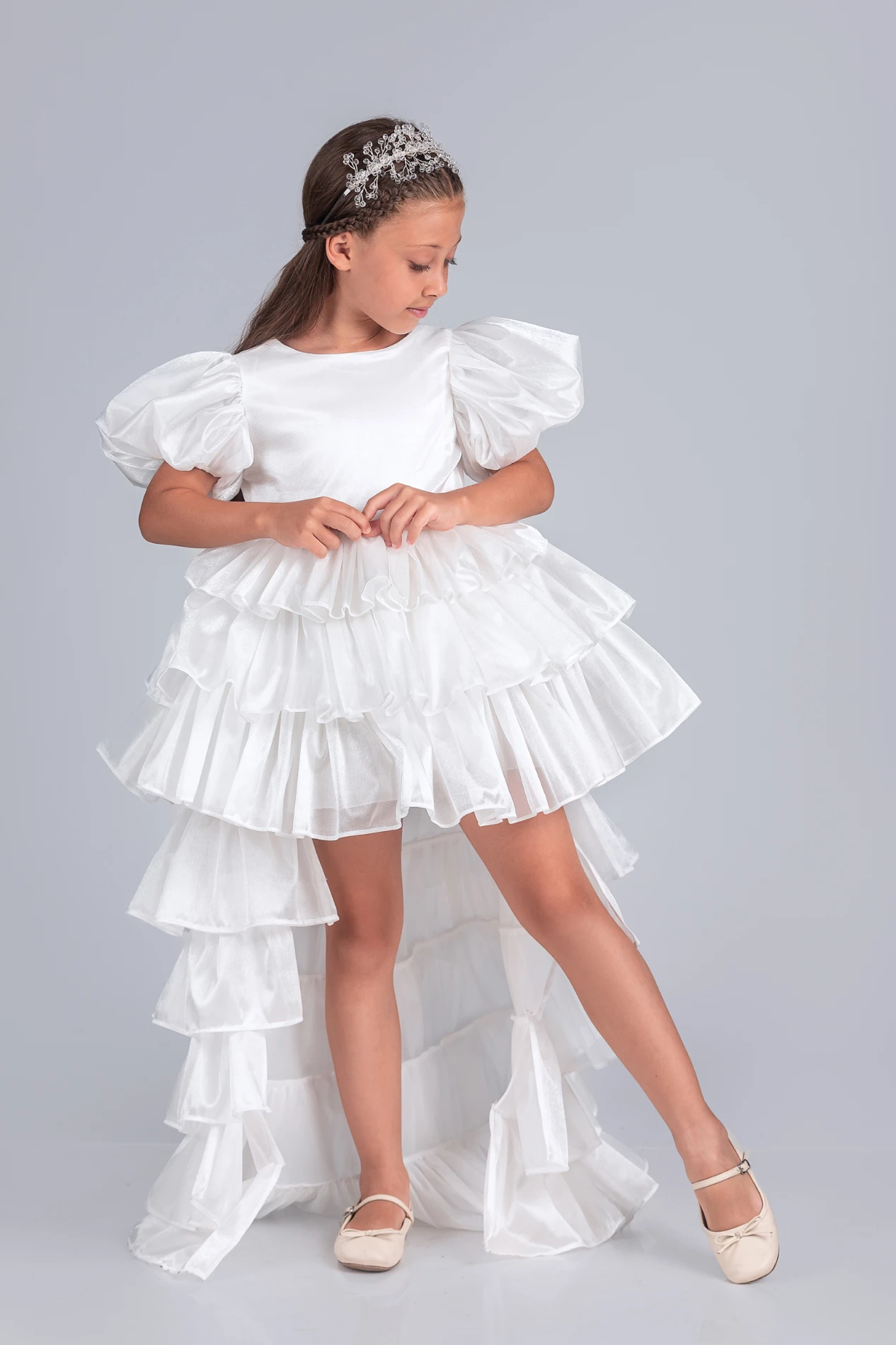 "Tarzına önem veren minikler için en şık ve zarif elbise seçenekleri."